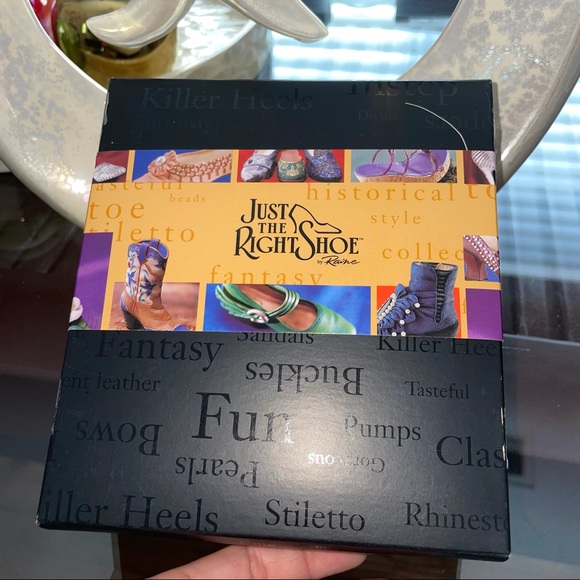 Just The Right Shoe by Raine In Scale - Picture 9 of 9